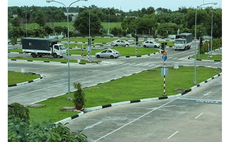 thi bằng lái xe b2, bằng lái xe b2, bằng lái xe b2 lái được xe gì, bằng lái xe b2 chạy được xe gì, bằng lái xe b2 là gì, bằng lái xe b2 có thời hạn bao lâu, thi bằng lái xe b2 bao nhiêu tiền, 18 đề thi bằng lái xe b2,