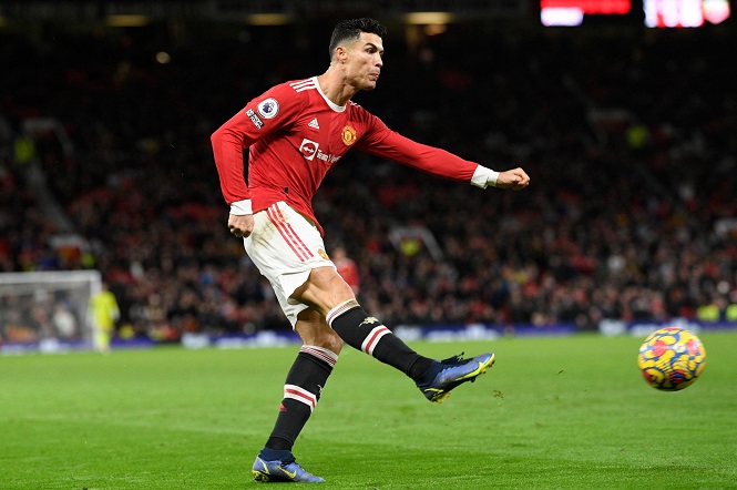 Ronaldo đạt cột mốc ghi bàn và kiến tạo trong 17 mùa giải